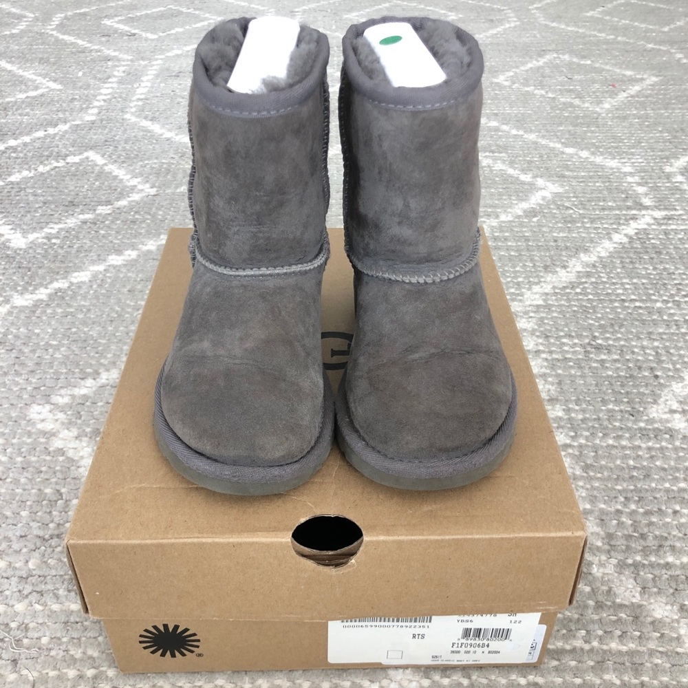 Ugg Classic Short II Water Resistant Genuine Shearling Kids Boot, Grey, Size 10